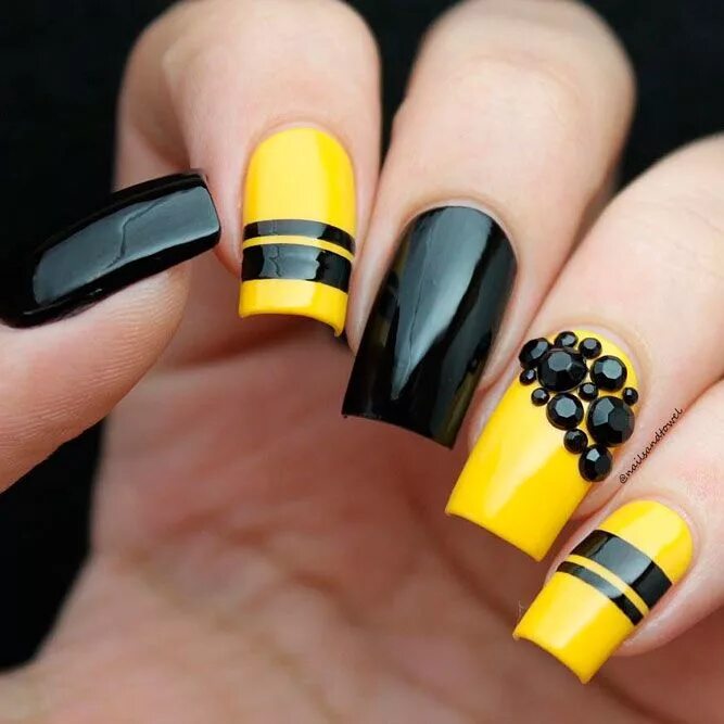 Красивый маникюр черный с желтым Pin by Allie Horn on Nails Yellow nails design, Yellow nails, Yellow nail art