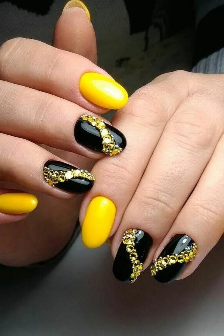 Красивый маникюр черный с желтым #yellow #manicure #nails #nailart #nail #art #naildesign #beauty #gelpolish #nai