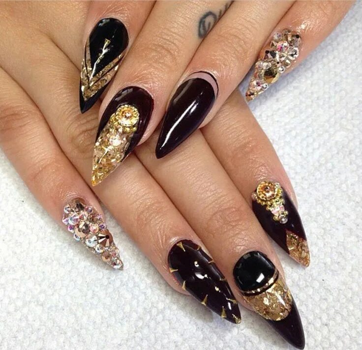 Красивый маникюр черный с золотом Wow !! Nail art, Beautiful nails, Gold nails