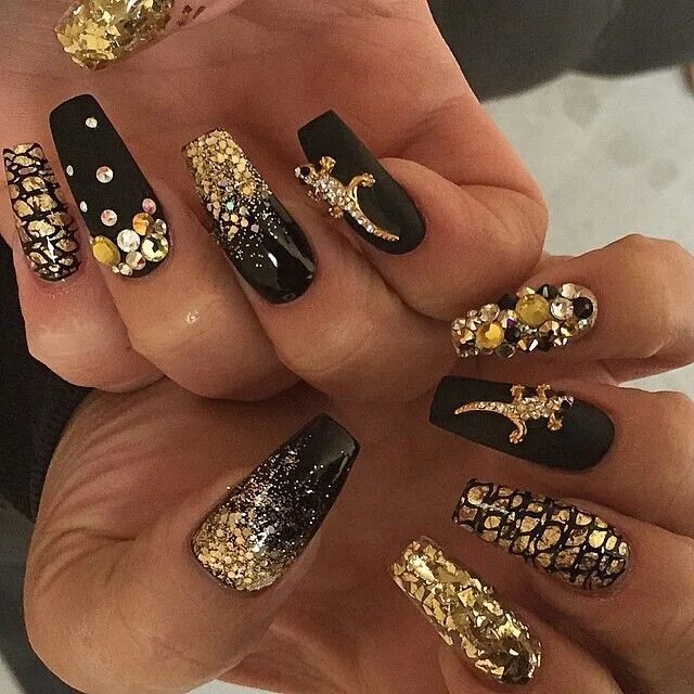 Красивый маникюр черный с золотом ✖ Nᴬᴵᴸᶠᴵᴱˢ_✖ Bling nails, Nails, Perfect nails