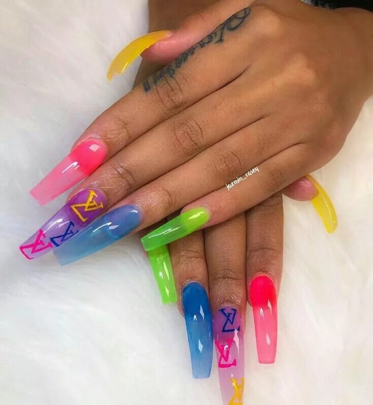 Красивый маникюр длинный яркий Ambitious_Allure discovered by @ambitious_allure Cute acrylic nails, Jelly nails