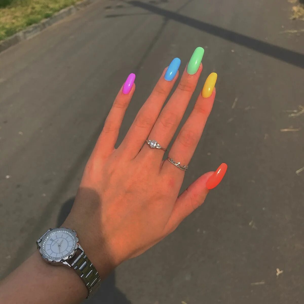 Красивый маникюр длинный яркий rainbow nails Hippie nails, Rainbow nails, Retro nails
