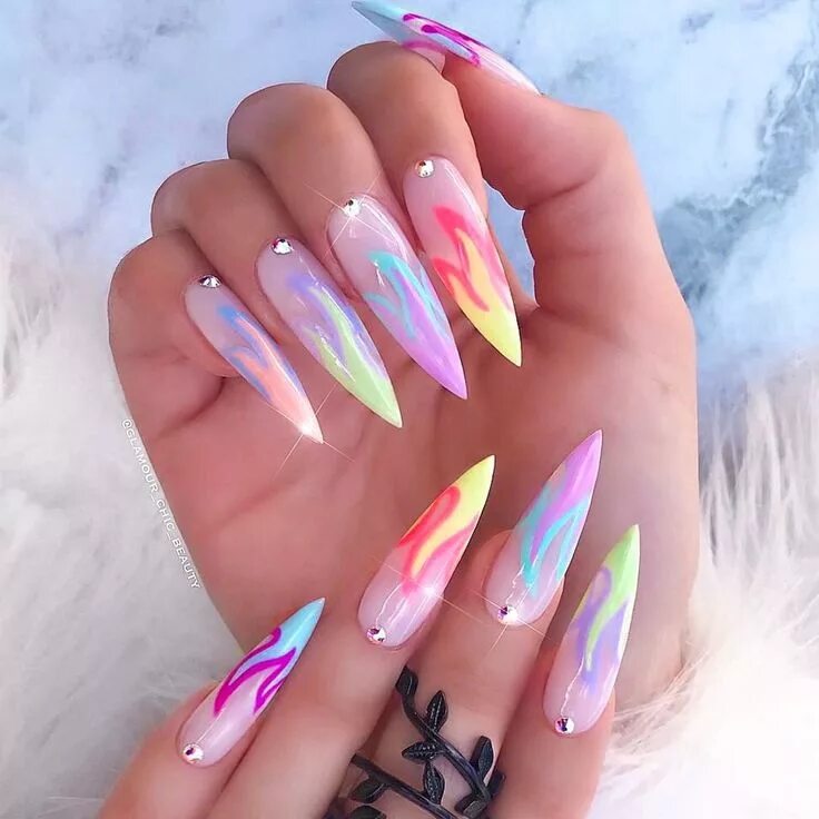 Красивый маникюр длинный яркий Safe to say, this @KiaraSkyNails set is #lit Get this fiery look from @glamour..