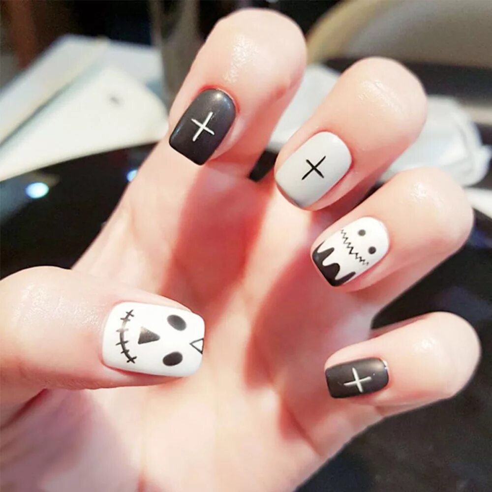 Красивый маникюр для подростков 24pcs/set Full Finished Black Grey False Nails Short Design Cartoon Matte Girls 