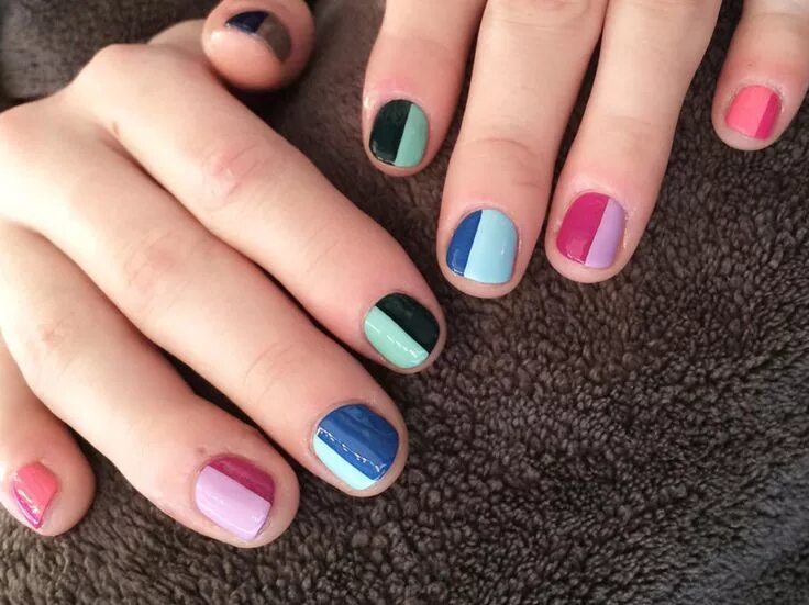 Красивый маникюр двумя цветами 49 Different-Colored Nails and Mismatched Nail Ideas Worth Copying Confetti nail