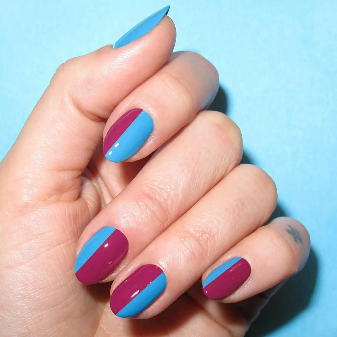 Красивый маникюр двумя цветами Natalie Pavloski on Instagram: "Simple stripes" Nail colors, Nail color combos, 