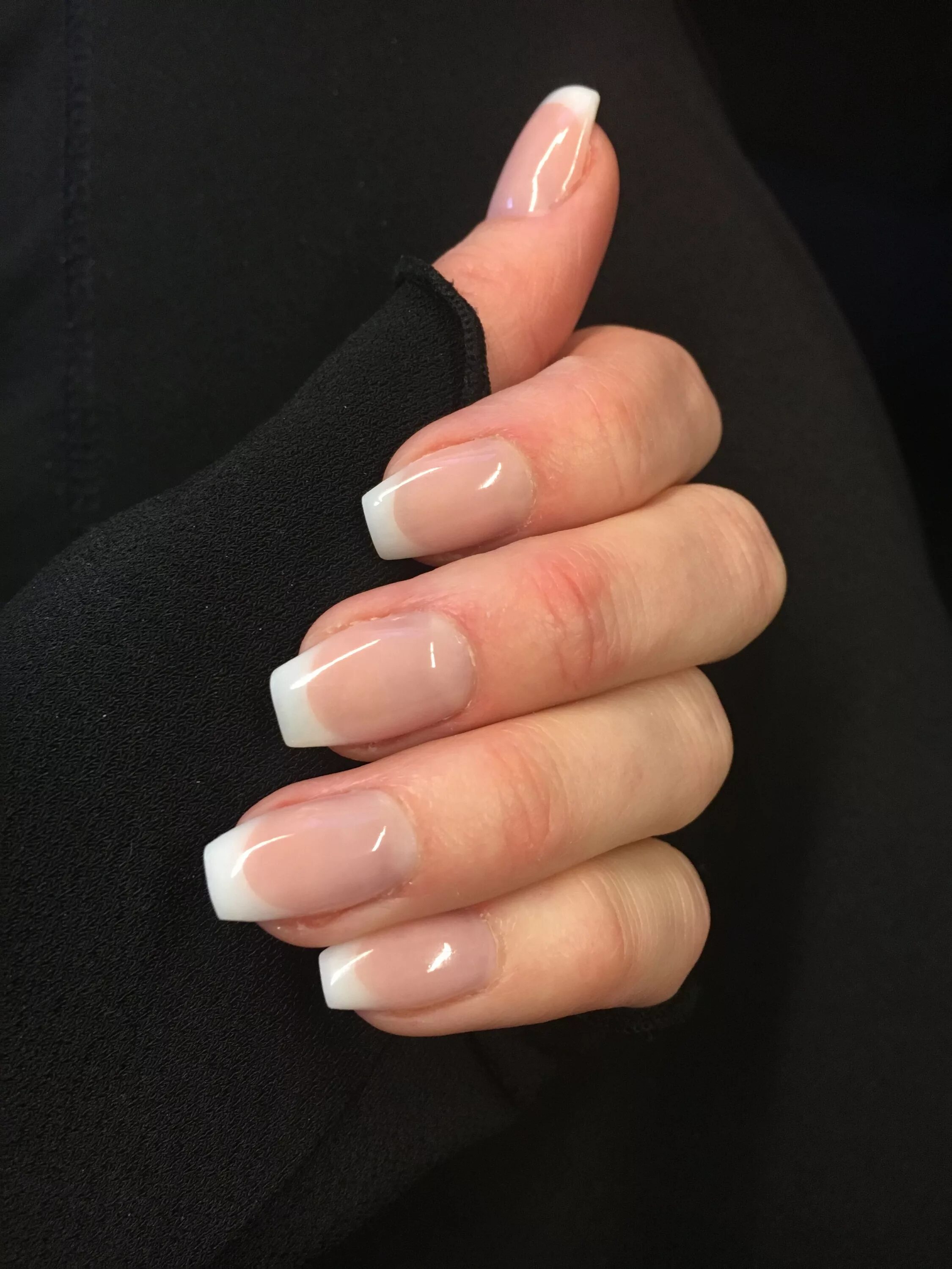 Красивый маникюр форма квадрат Classic french manicure Idées vernis à ongles, Vernis à ongles, Jolis ongles