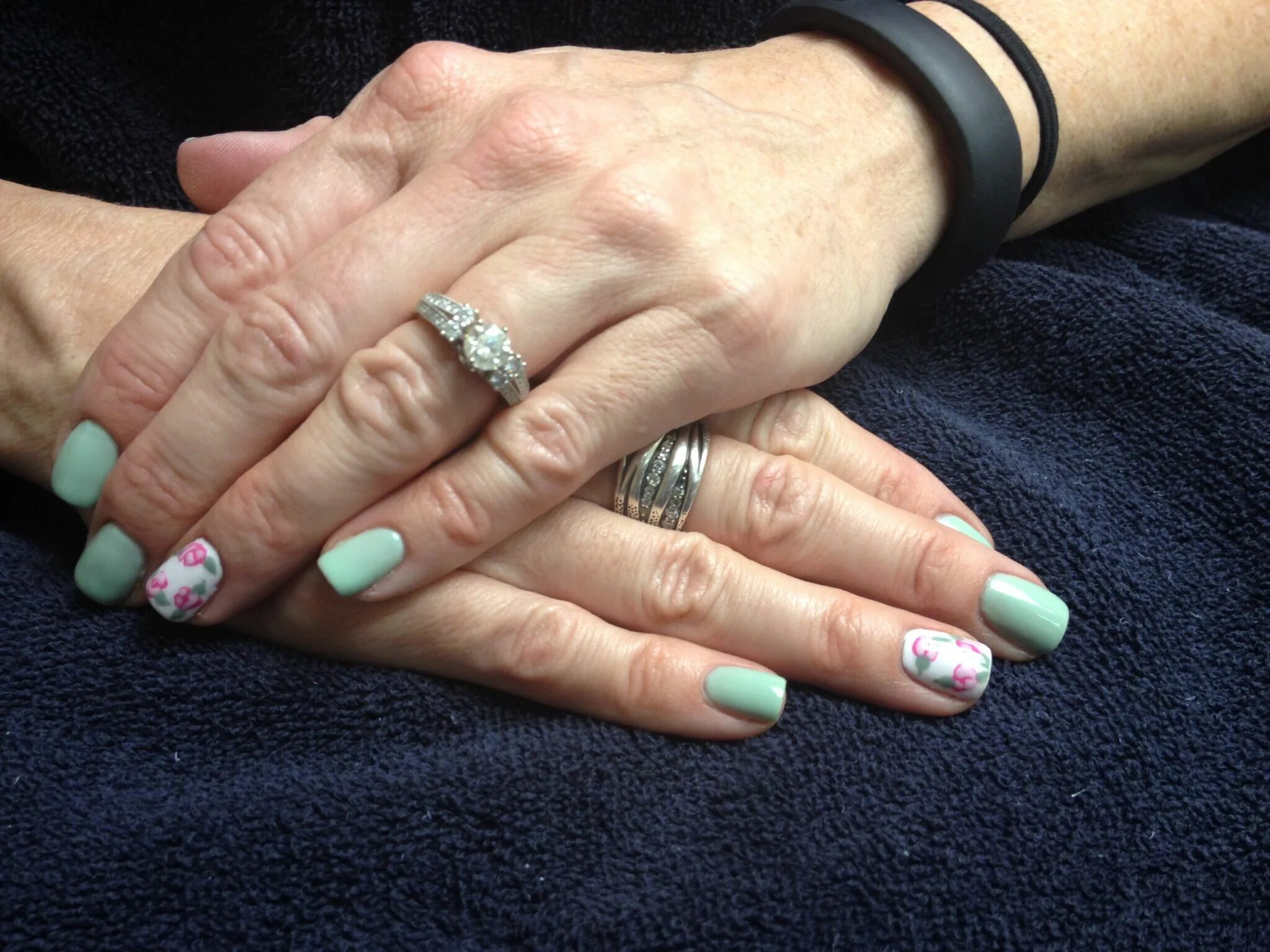 Красивый маникюр фото 50 Shellac manicure in Mint Convertible w/ roses on ring finger Shellac manicure, R