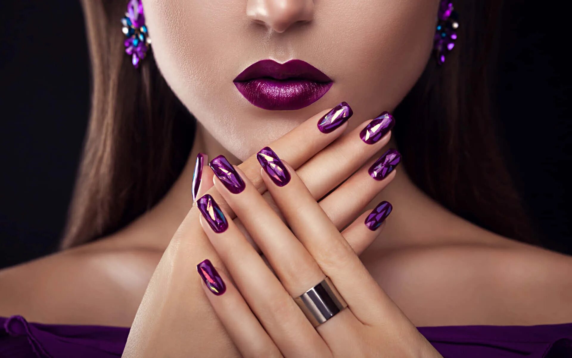 Красивый маникюр фото для женщин Download Get Flirty with Purple Lipstick Wallpaper Wallpapers.com