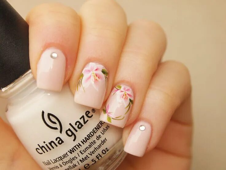 Красивый маникюр фото нежный с рисунком Pin en Manicure/Маникюр