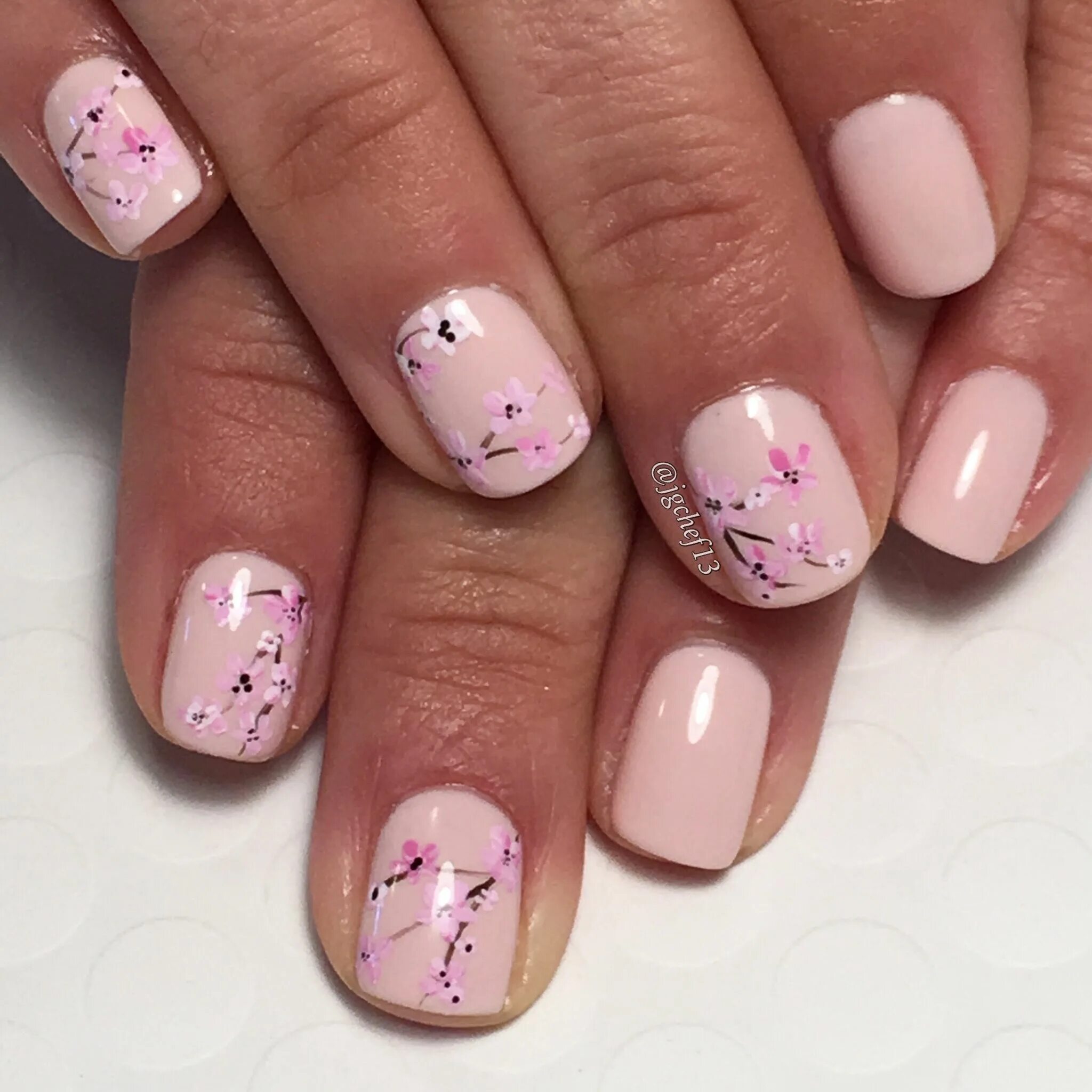 Красивый маникюр фото нежный с рисунком Elegant Cherry Blossoms Nail Design