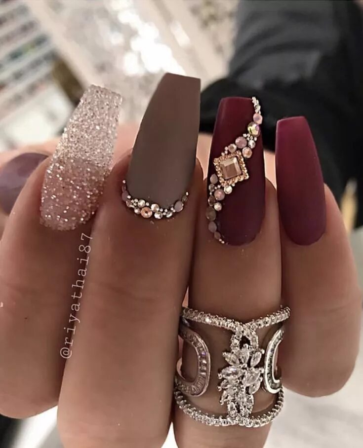 Красивый маникюр фото самый шикарный Burgundy nail art with taupe #nailart #nails Casket nails, Gorgeous nails, Bling