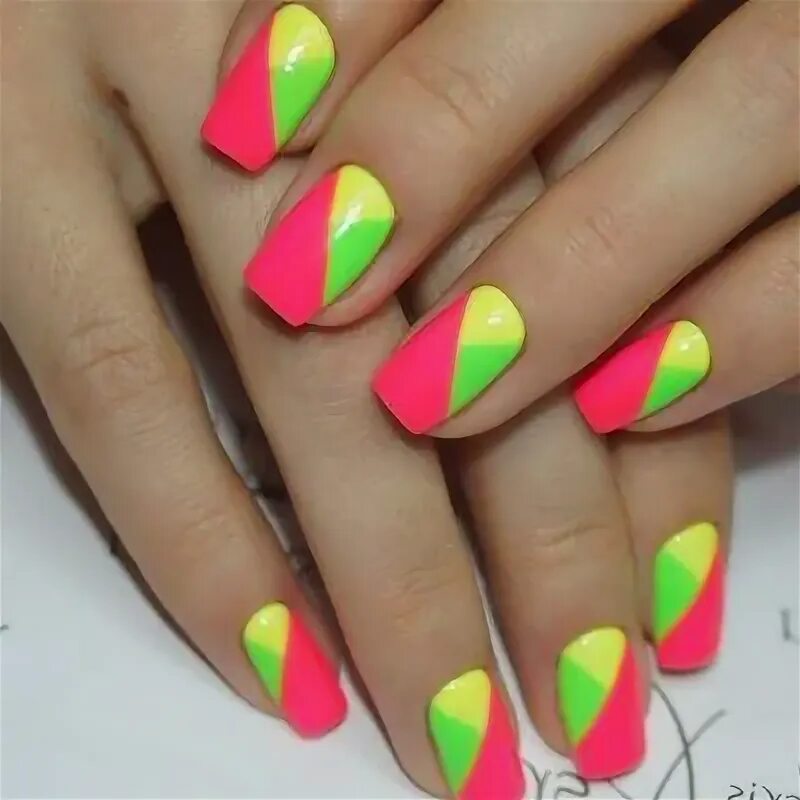 Красивый маникюр фото яркий дизайн Яркие диагональные nail-фантазии 2024 Modnail.ru - Красивый маникюр Неоновый ман
