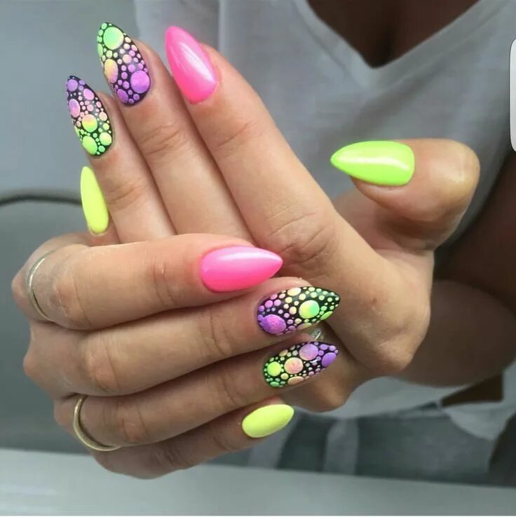 Красивый маникюр фото яркий дизайн Pin on Emi körmök,hajak és tokok Best acrylic nails, Nail designs, Neon nails