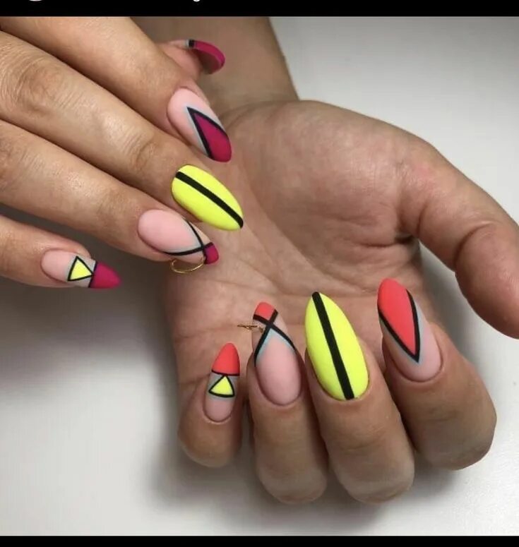 Красивый маникюр фото яркий дизайн Pin by Arii on Nail'd it Heart nails, Nails, Yellow nails