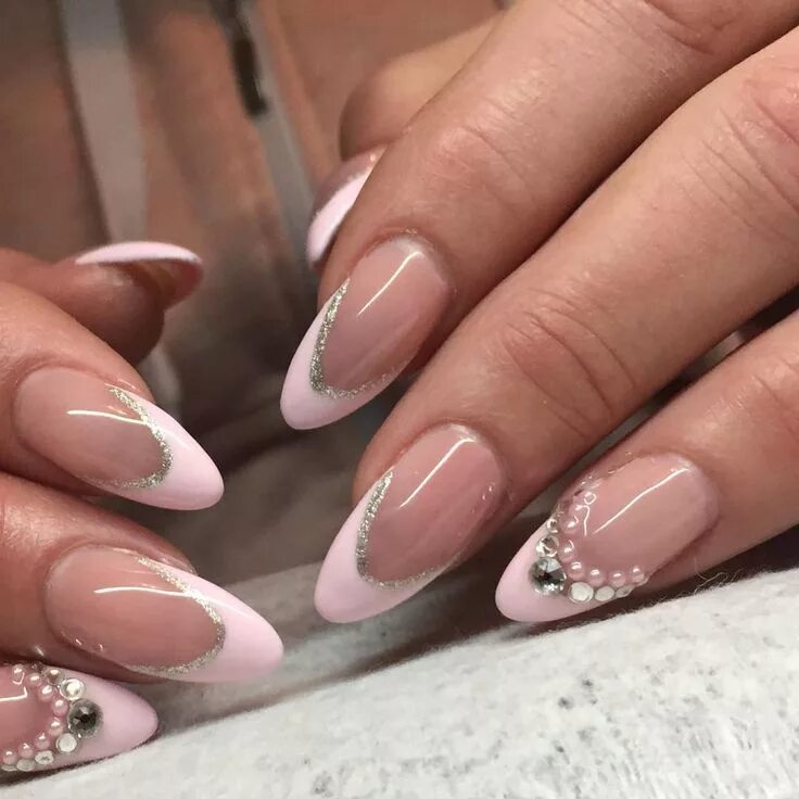 Красивый маникюр френч изысканный овал фото новинки 60+ Chic French Nail Art Ideas to Elevate Your Manicure Game French nail art, Li