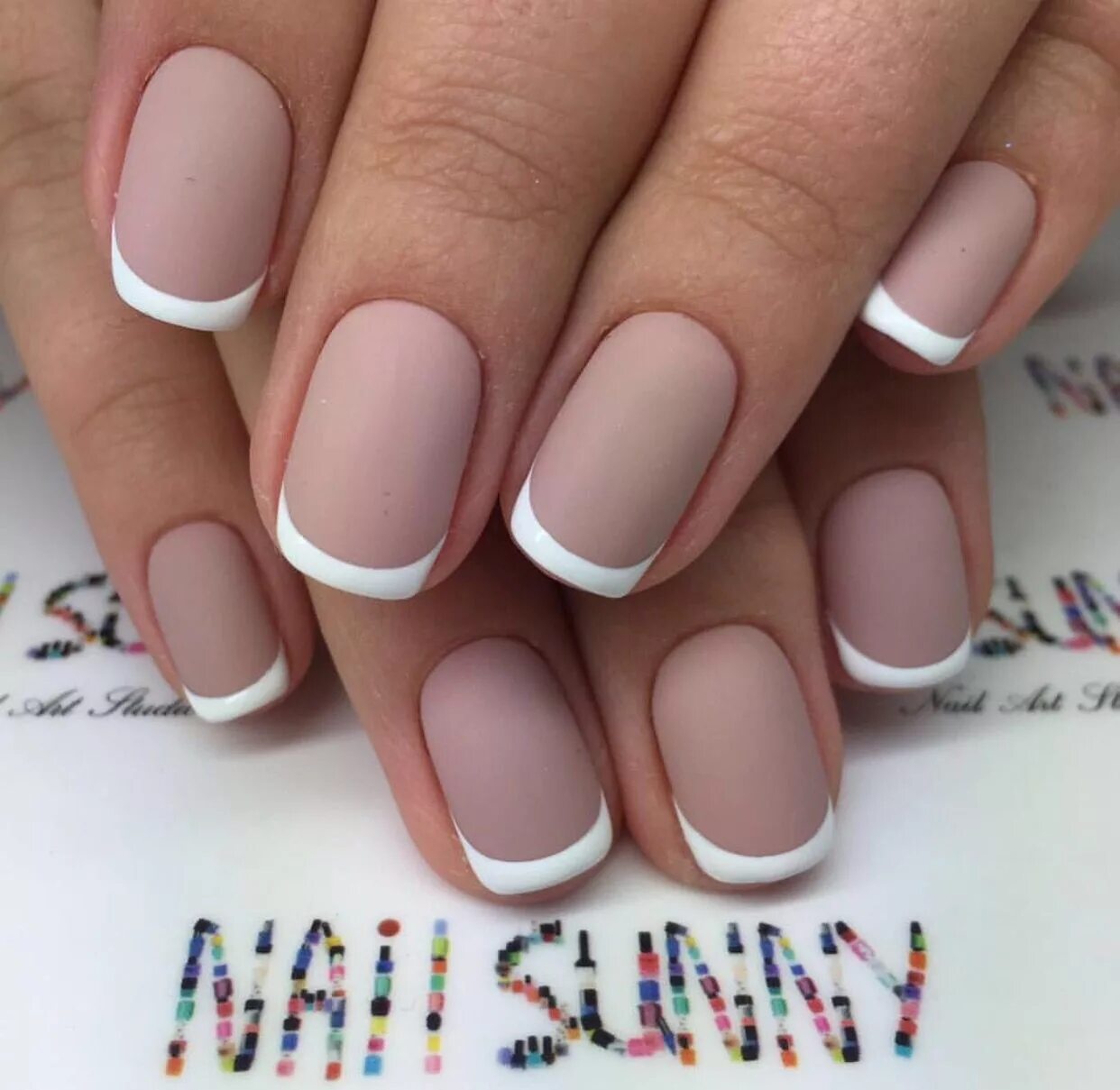 Красивый маникюр френч на короткие ногти квадрат ❤ ❤ ❤ this matte French manicure ! French nails, Simple nail designs, Manicures 