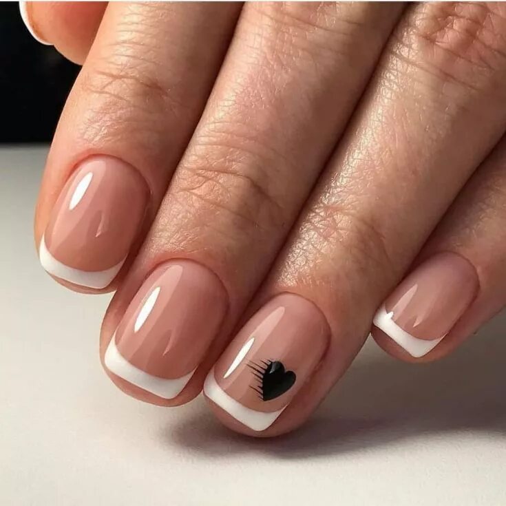 Красивый маникюр френч на коротких 110+ This is a simple and cute design on the ring finger for white French tips 2