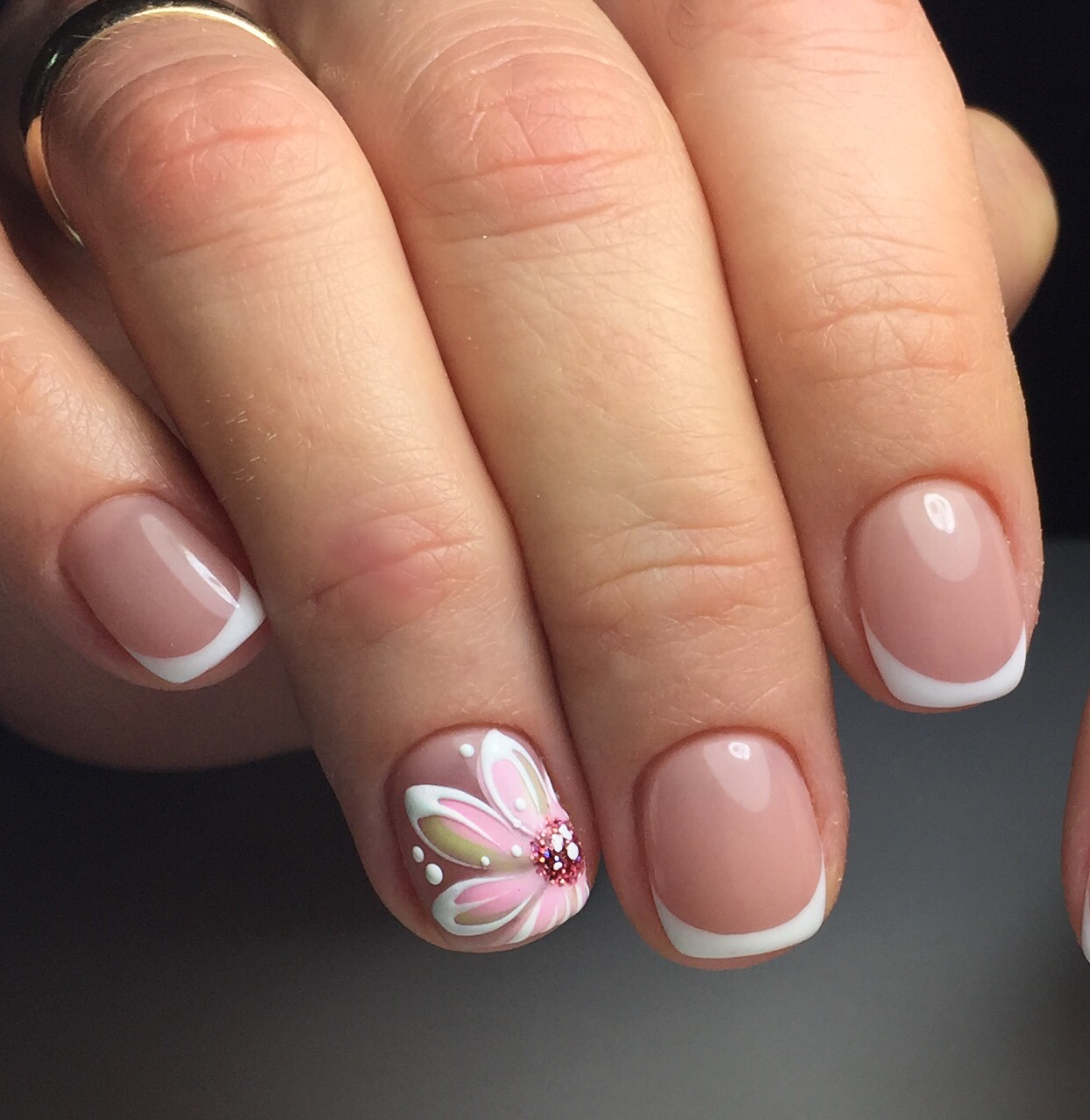 Красивый маникюр френч на коротких Pin på Uñas Naglar