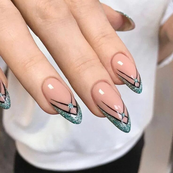 Красивый маникюр френч необычный gorgeous glitter almond french nails Дизайнерские ногти, Красивые ногти, Гелевые