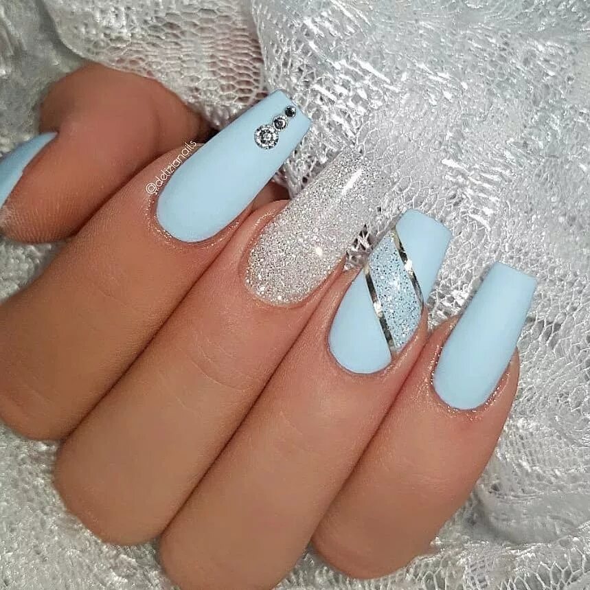 Красивый маникюр голубых тонов Ice Blue and Diamond ❤ ️❄ ️❄ @jet_set_beauty_nails @delizianails #christmasnails #