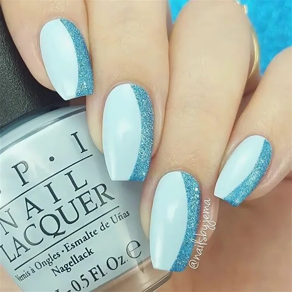 Красивый маникюр голубых тонов A quick side french/floating french design. I love how quick and easy these are 