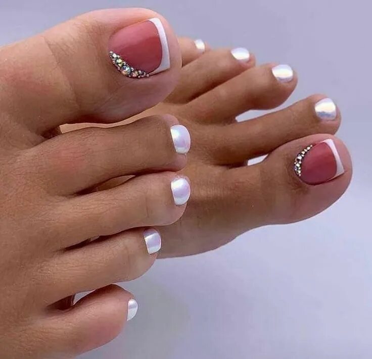 Красивый маникюр и педикюр 2024 Who's ready for a fresh pedicure? Summer is here and your toes will be making an