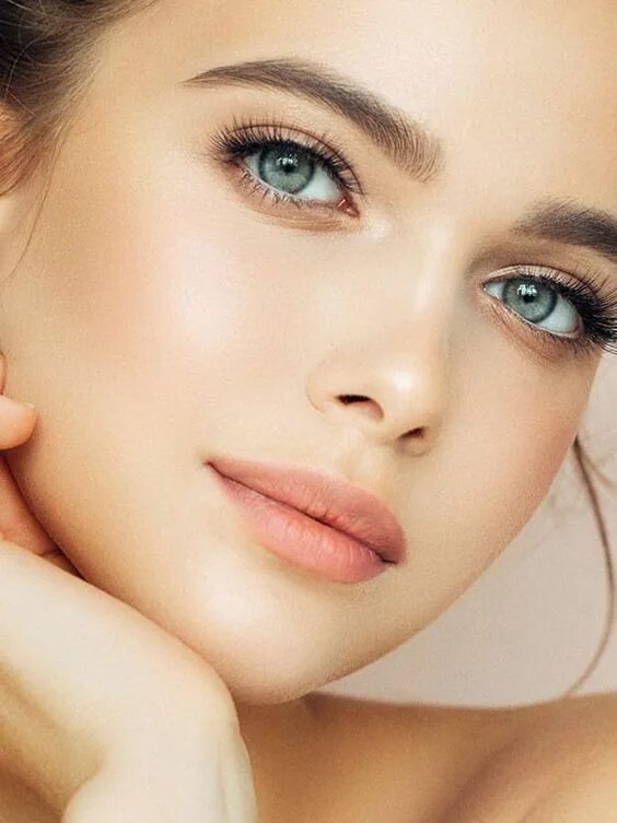 Красивый натуральный макияж 16 Best Anti-Aging Serums Beautiful women faces, Most beautiful faces, Woman fac