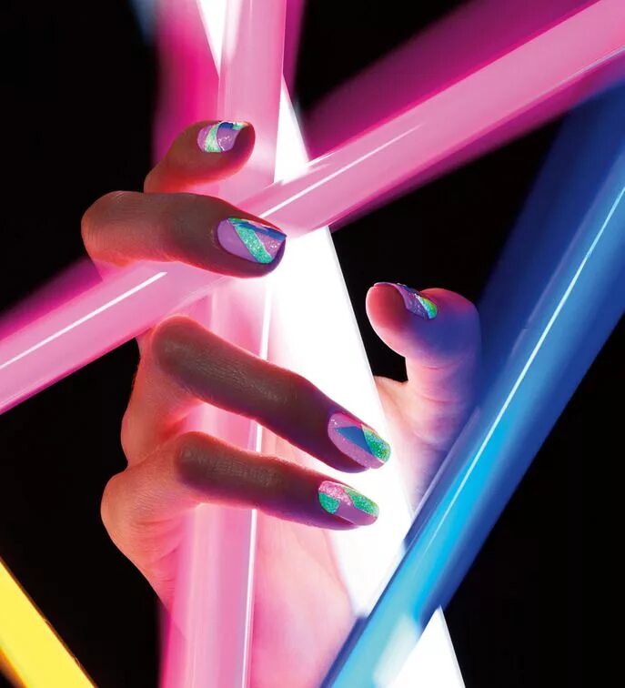 Красивый неоновый маникюр SEPHORA HOT NOW VOLUME 8: CIATÉ CORRUPTED NEON MANICURE Neon nails, Neon nail po