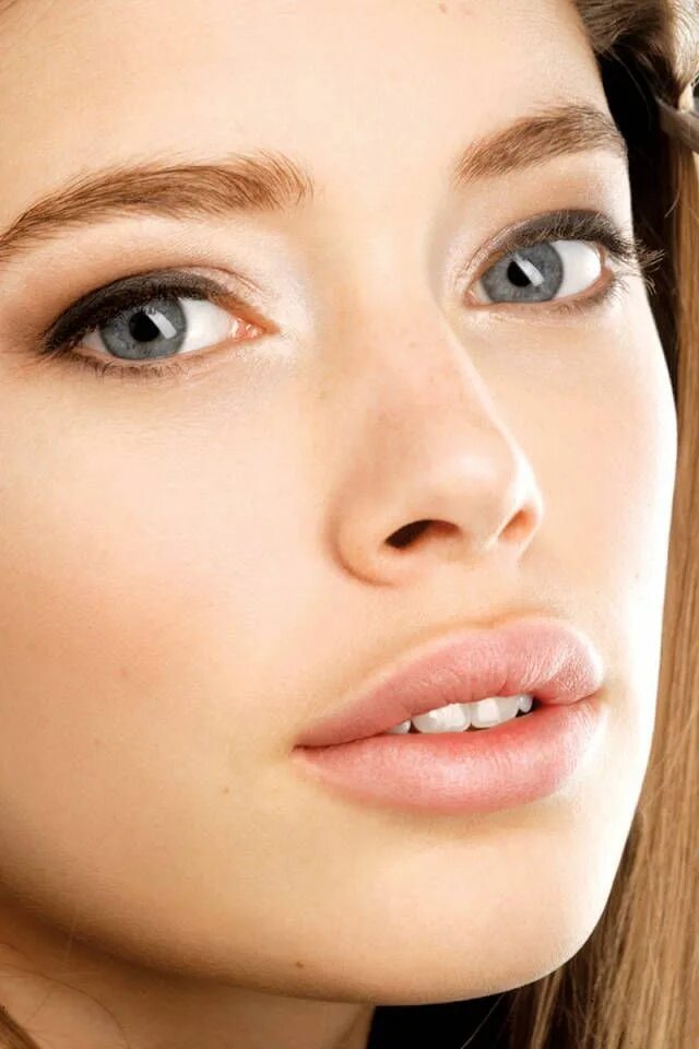Красивый незаметный макияж How to Get Lips Like Lana Del Rey! - Glam Radar - GlamRadar Hübsche gesichter, G