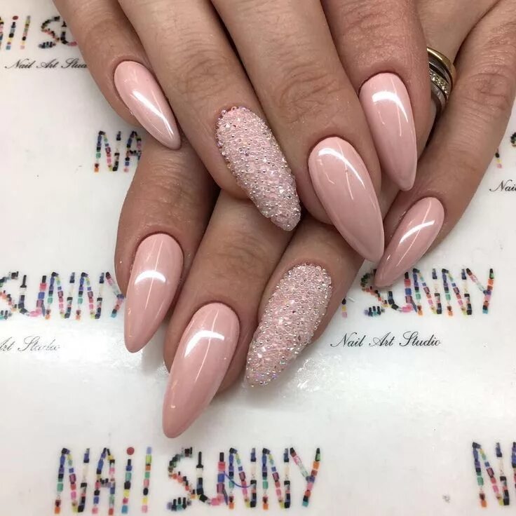 Красивый нежный маникюр на миндальную форму Маникюр Дизайн ногтей VK Nails, Pretty nails, Trendy nails