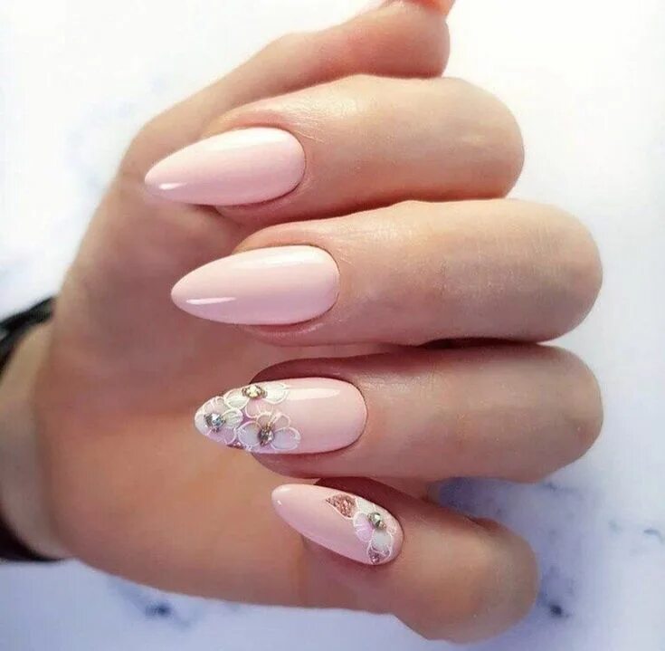 Красивый нежный маникюр на миндальную форму Pin on Идеи дизайна ногтей Rhinestone nails, Trendy nails, Nails