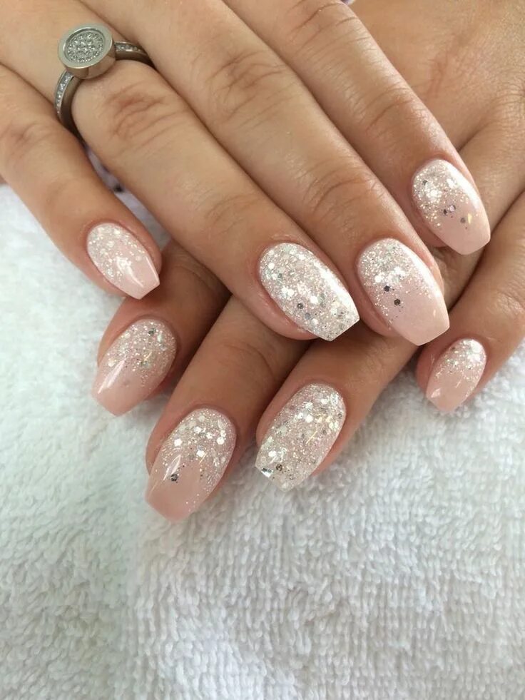 Красивый нежный маникюр с блестками #nails #nailart #nailstagram #маникюр #ногти #дизайнногтей #marble #black #manic