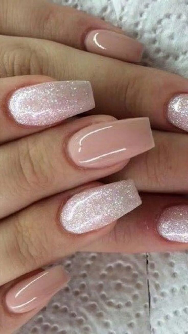 Красивый нежный маникюр с блестками Pin by Petra Tomsdotter on Nails Elegant nail designs, Nails, Nail designs glitt
