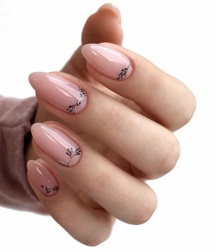 Красивый нюдовый маникюр с дизайном @anchhez nails manicure маникюр Trendy nails, Oval nails designs, Manicure