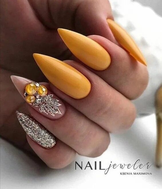 Красивый осенний маникюр миндаль Pin by Katy on NAIL ART Gold nail designs, Yellow nails, Gold nails