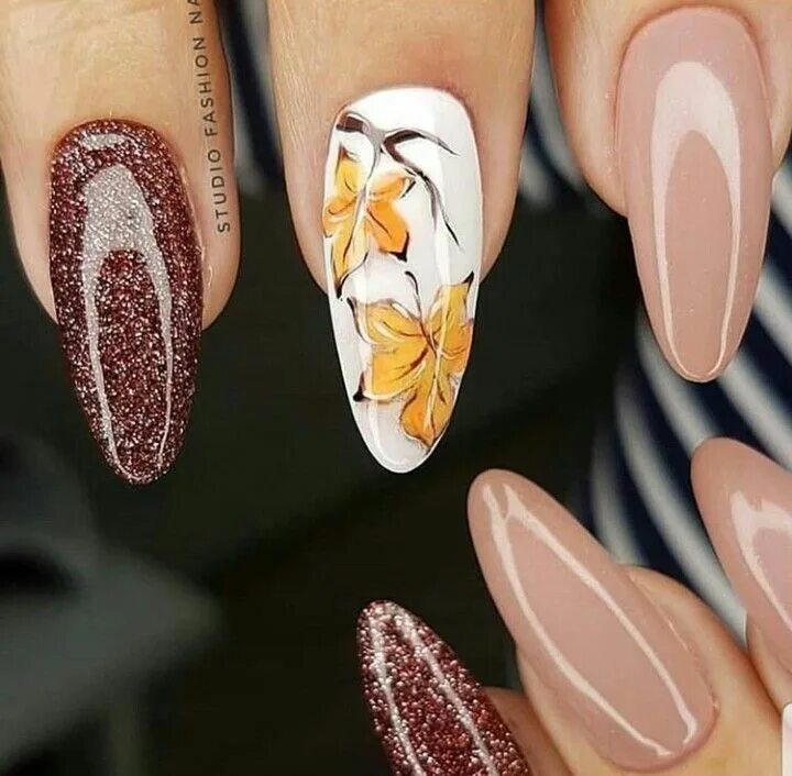 Красивый осенний маникюр миндаль Pin by Zsuzsanna Bartos on nails Manicure nail designs, Manicure, Nail manicure