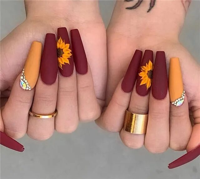 Красивый осенний маникюр на длинные ногти 30 Stylish Nail Design Inspirations Cute nails for fall, Sunflower nails, Thanks