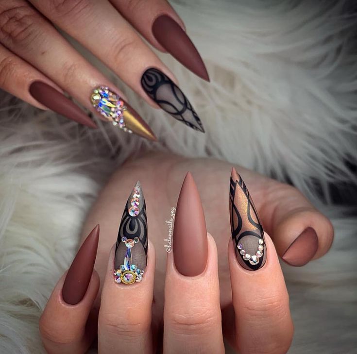 Красивый острый маникюр Kingston-CEO Of Stiletto Nails on Instagram: "Love this set from talented sis @h