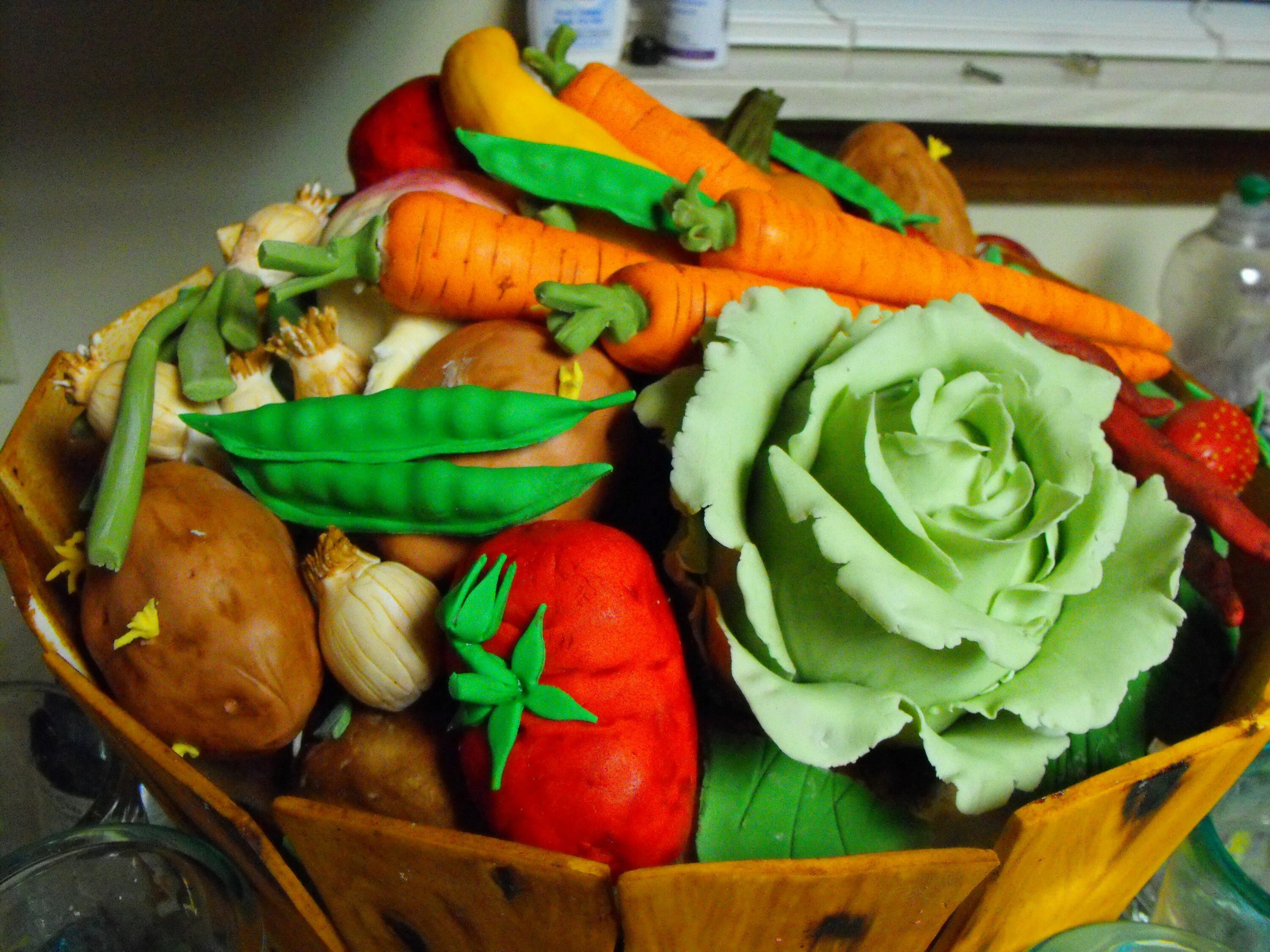 Красивый овощной оформление Whiskey barrel/vegetable cake Veggie cakes, Vegetable cake, Novelty cakes