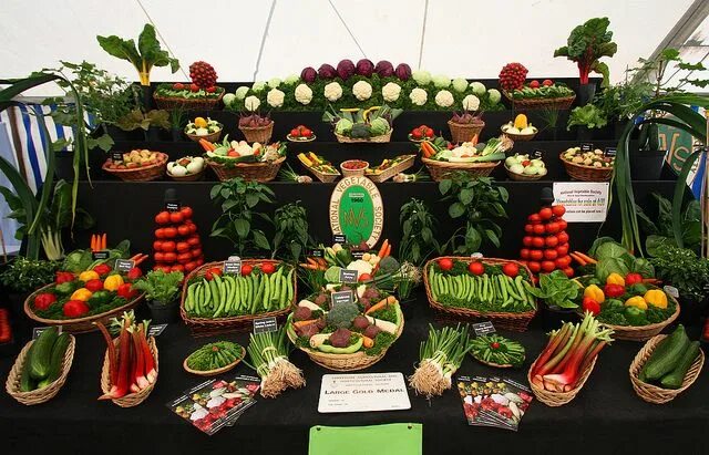 Красивый овощной оформление 12 Artful Displays of Vegetables Fruit display, Display, Art