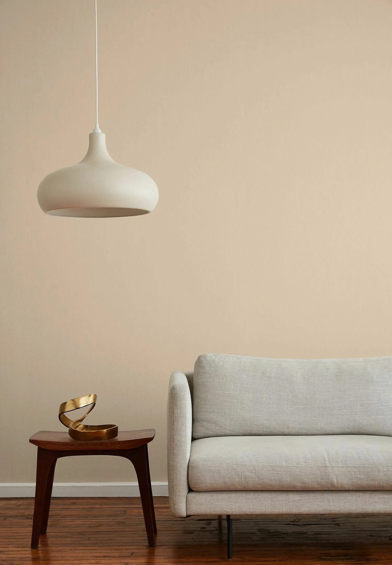 Краска бежевая для стен в интерьере Turbinado Beige living rooms, Living room paint, Paint colors for living room