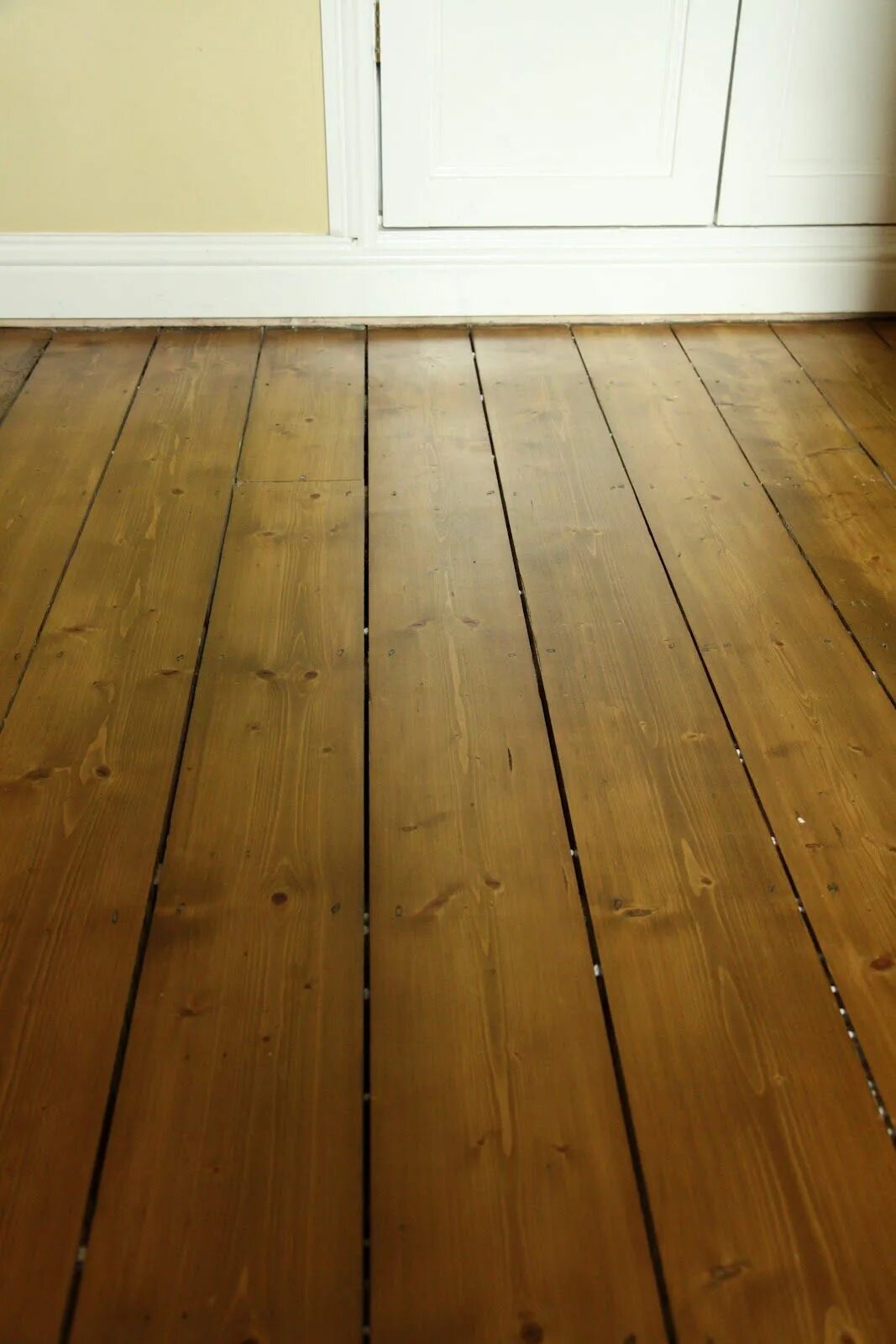 Краска для пола по дереву фото Varnishing your floor is a bit like developing a photo in the darkroom; you neve