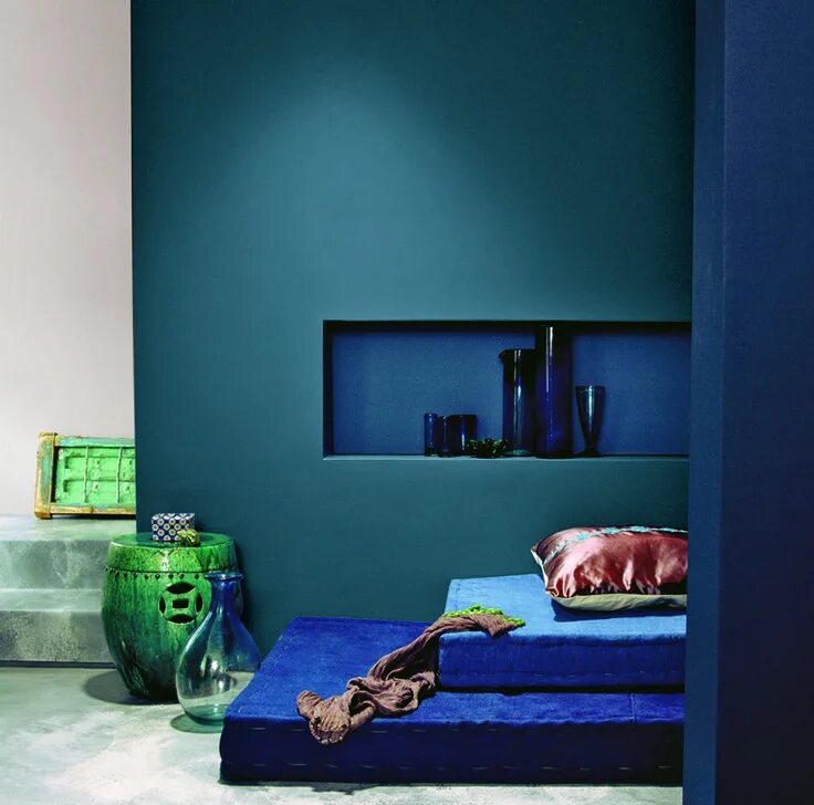 Краска в интерьере с номерами цветов This paint is amazing, dulux royal blue:D Paint colors for living room, Bedroom 