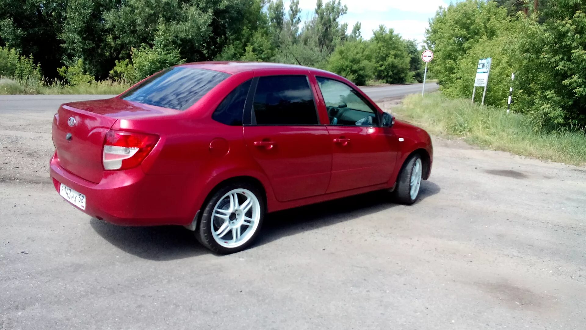 Красная гранта фото наконец поставил колёса R17 215/40 - Lada Гранта, 1,6 л, 2013 года колёсные диск