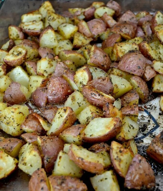 Красная картошка рецепт с фото Roasted Baby Red Potatoes Recipe - Build Your Bite Red potatoes, Roasted baby re