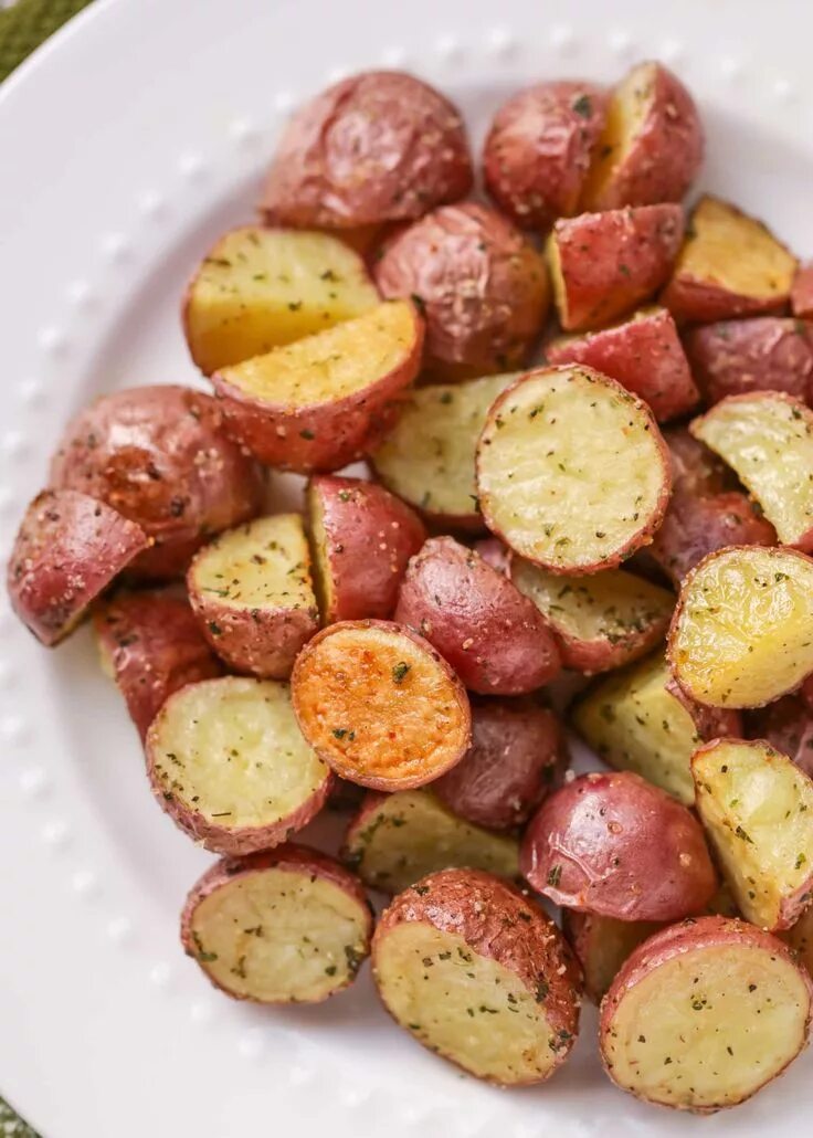 Красная картошка рецепт с фото Oven Roasted Red Potatoes Roasted red potatoes, Red potato recipes, Baked red po