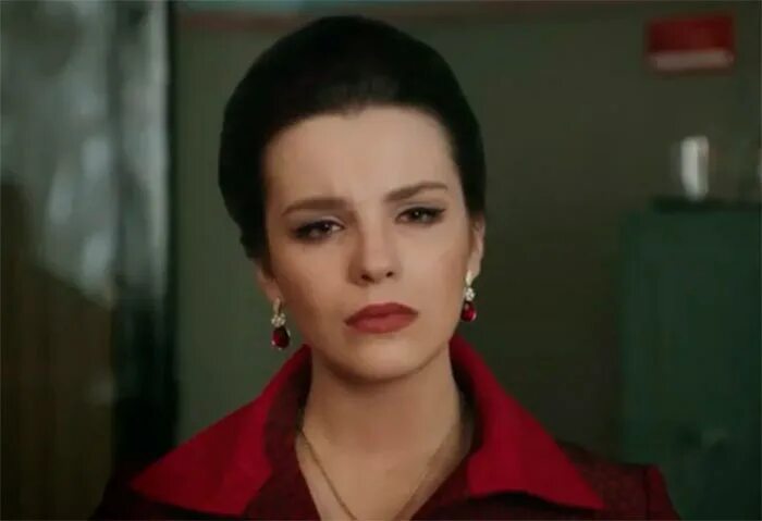 Красная королева актеры и роли фото фамилии Сериал "Красная королева" (2015) - сюжет, актеры и роли, кадры из сериала