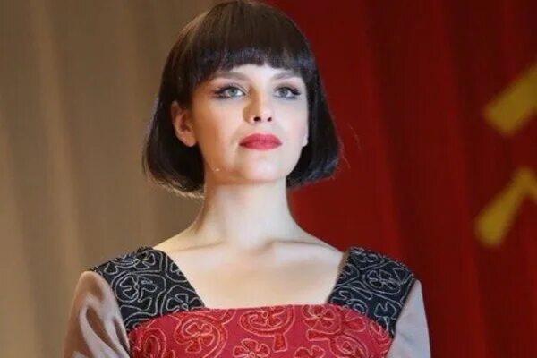 Красная королева фото настоящей модели уход за собой стр.45 светские новости и полезные статьи на 7days.ru