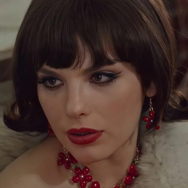 Красная королева сериал фото из фильма Красная королева. Регина Барская/ Регина Збарская Красная королева, Стили знамен